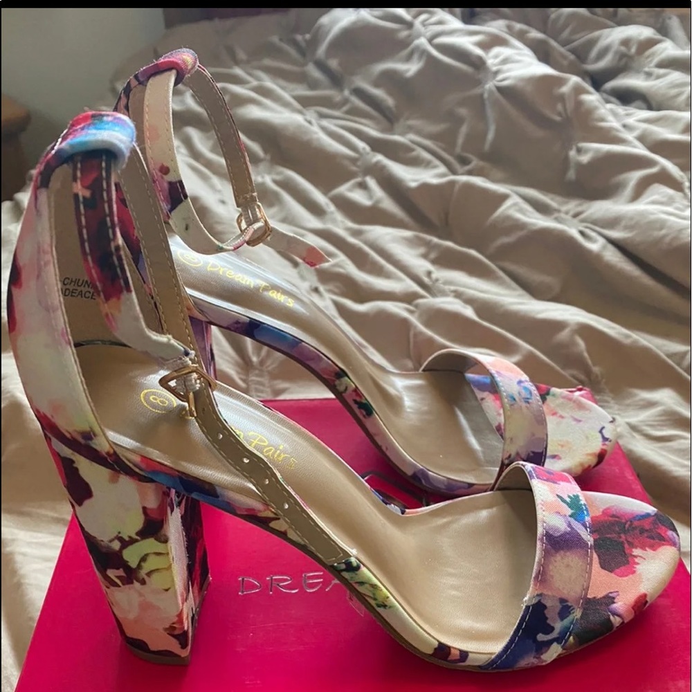 Dream Pairs floral strappy sandals